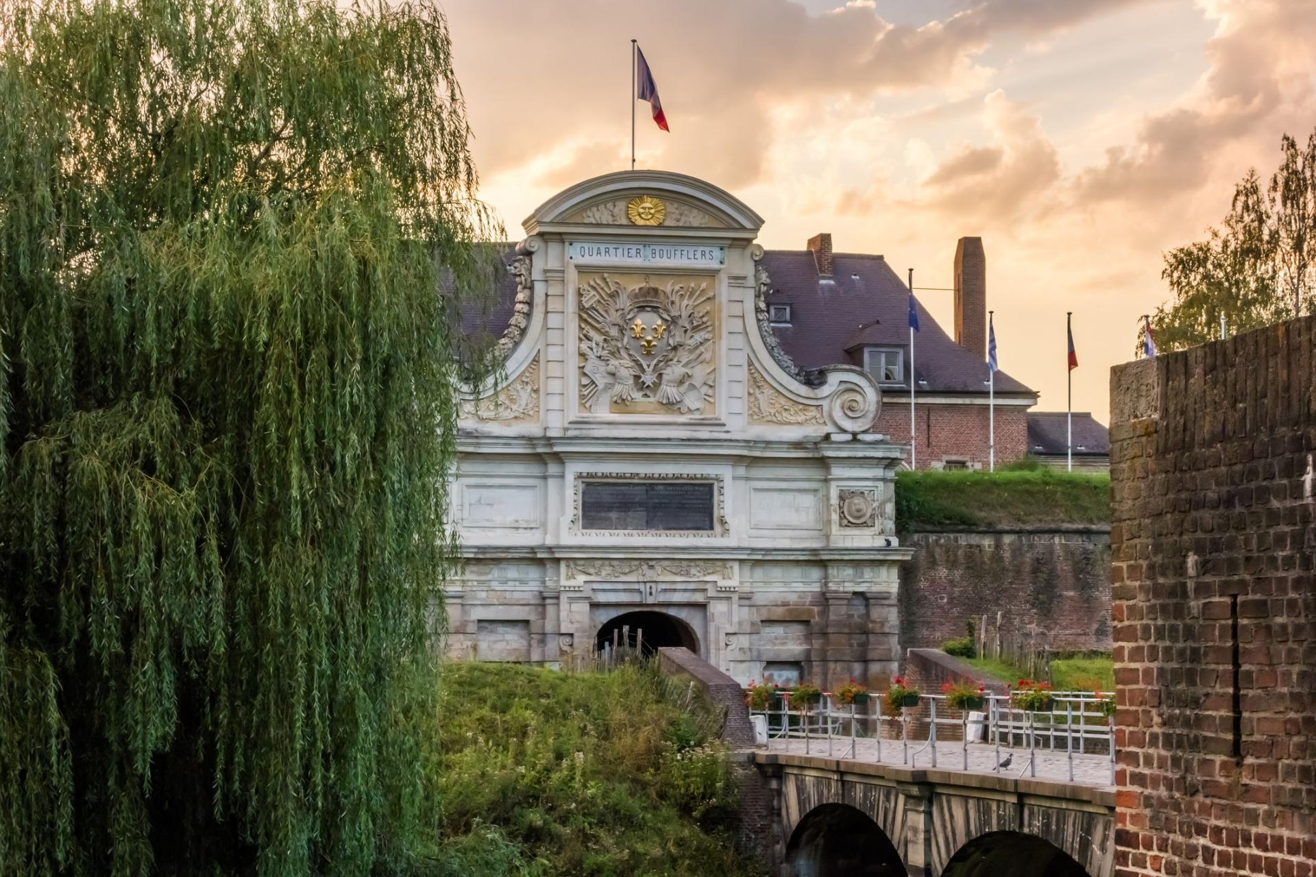 La citadelle de Lille, l'architecture de Vauban posée dans le poumon vert de la ville.