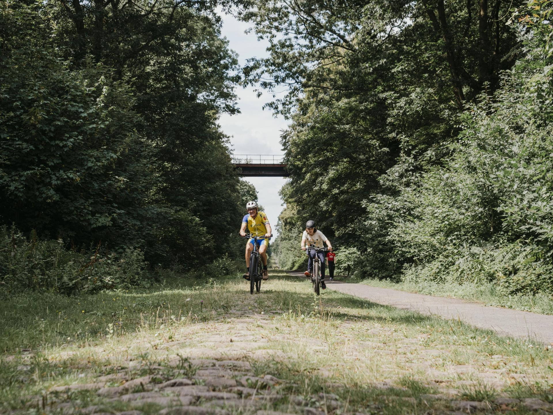 Une expérience à vivre : passer à vélo sur la trouée d'Arenberg, l'un des segments de courses les plus connus dans le monde