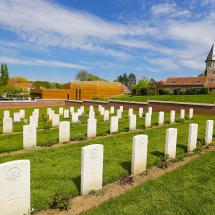 Le cimetière militaire jouxtant le musée de la Bataille de Fromelles. 