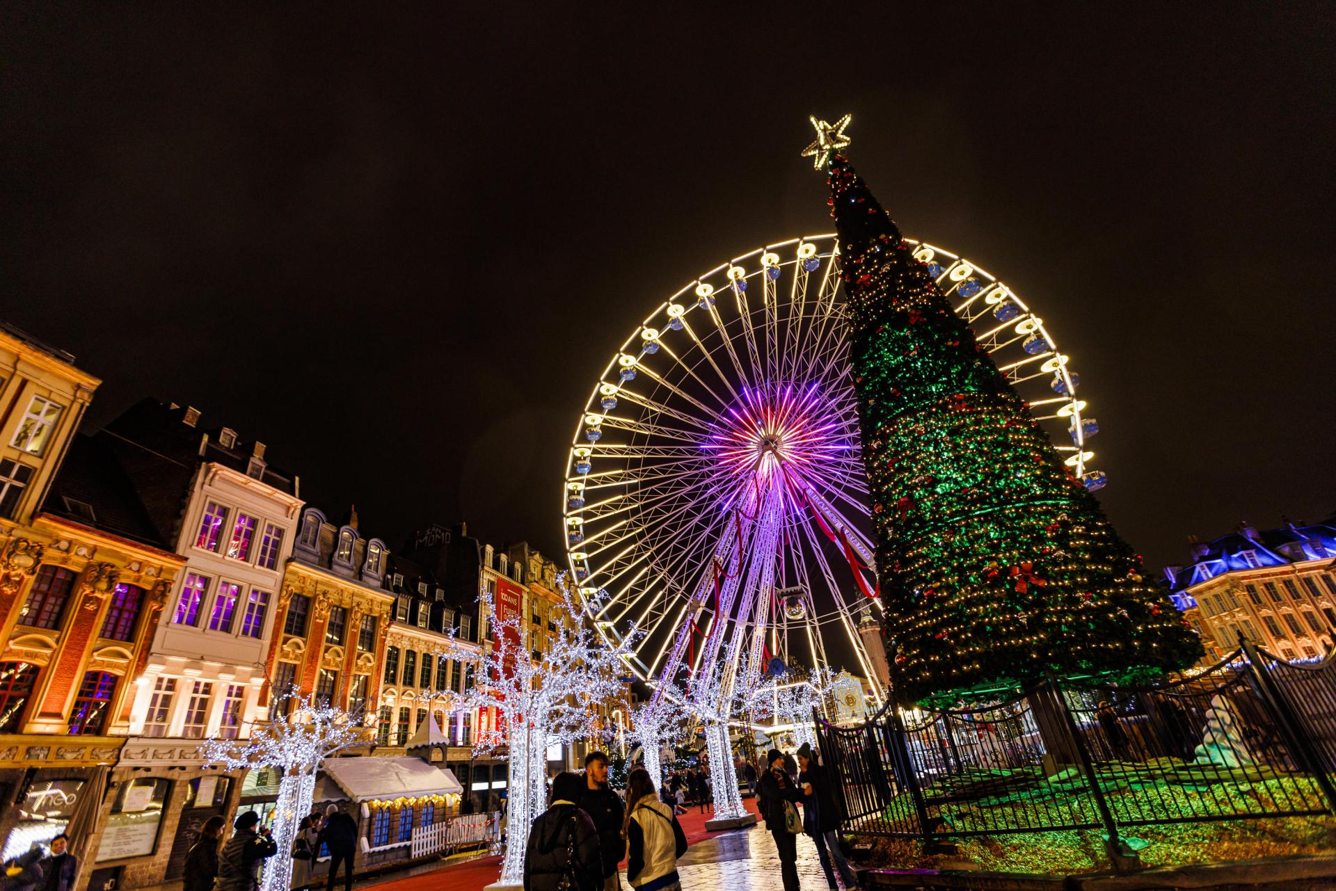 La grande roue de Lille, elle revient chaque année sur la Grand-Place pour les fêtes de Noël.