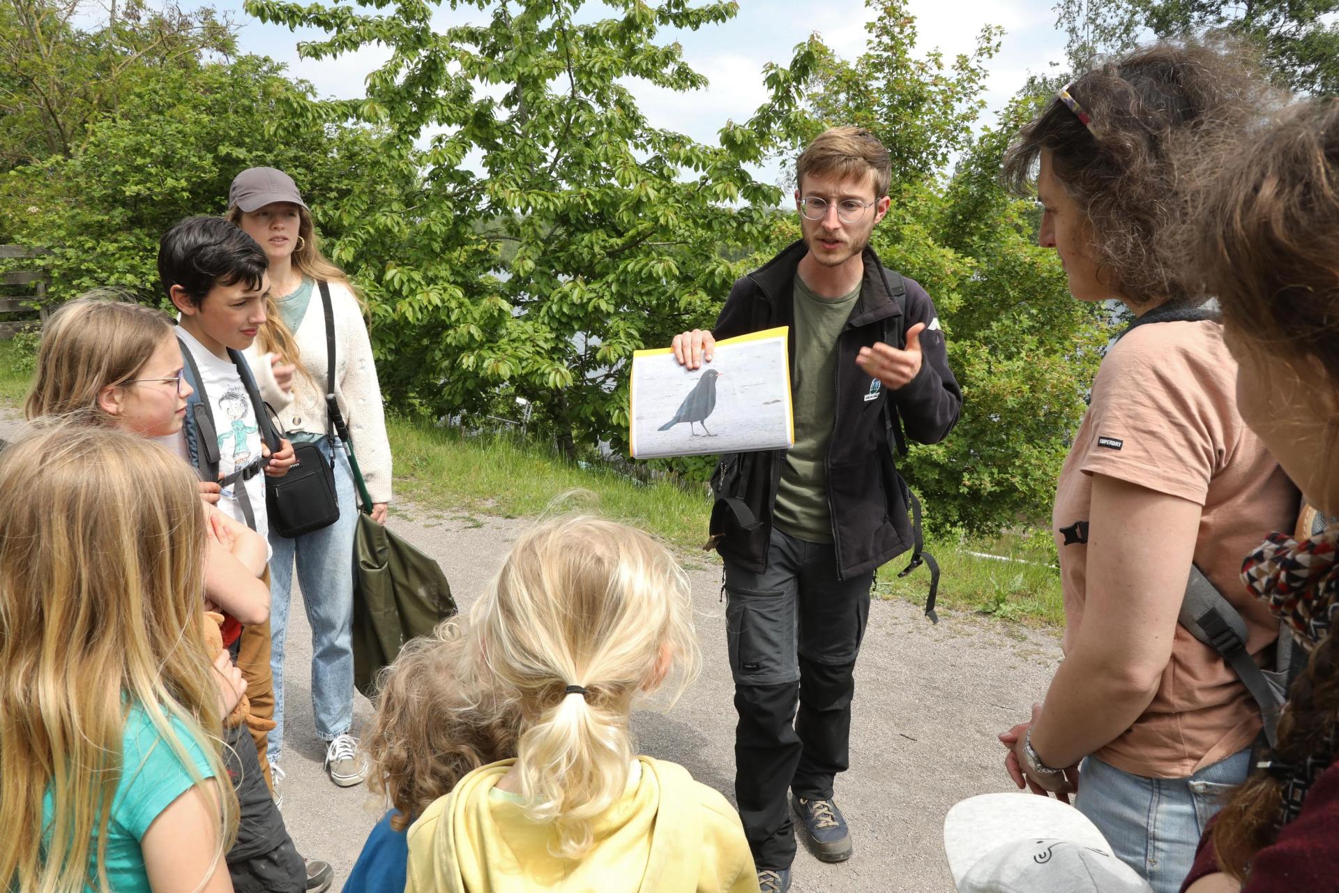 Une belle sortie avec des enfants pour mieux connaître la nature. Tourisme Nord. 