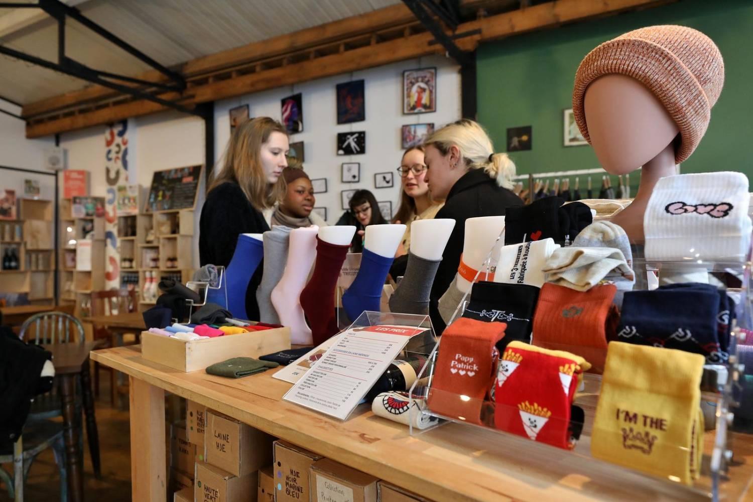 Dans l'espace café / boutique des 3 tricoteurs à Roubaix