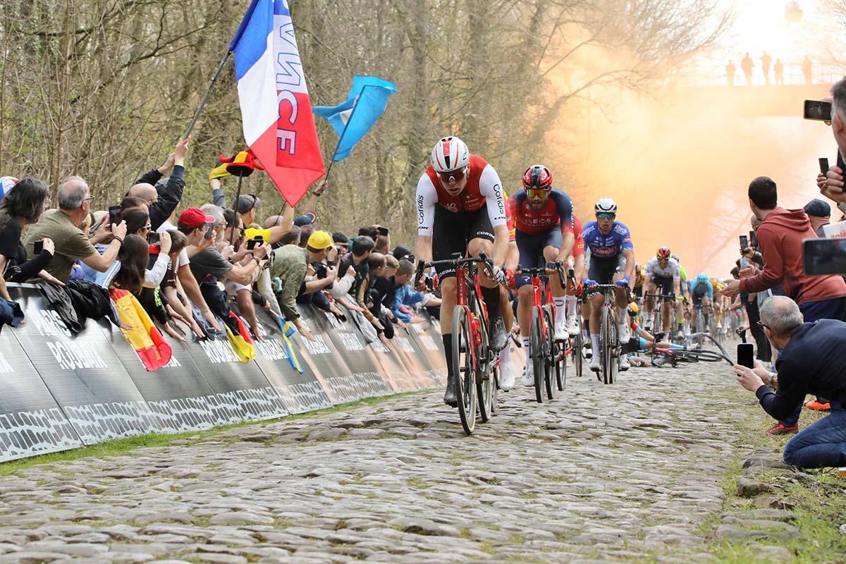 Le Paris-Roubaix, la plus belle course au monde avec ce terrible passage de la trouée d'Arenberg