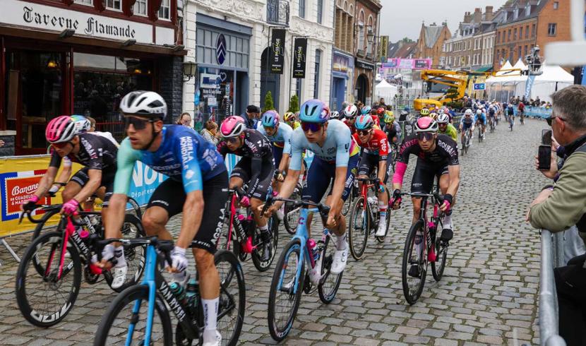 4 jours de Dunkerque avec l'iconique passage à Cassel