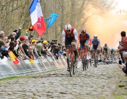 Le Paris-Roubaix, la plus belle course au monde avec ce terrible passage de la trouée d'Arenberg