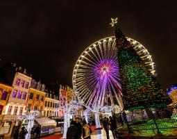 La grande roue de Lille, elle revient chaque année sur la Grand-Place pour les fêtes de Noël.